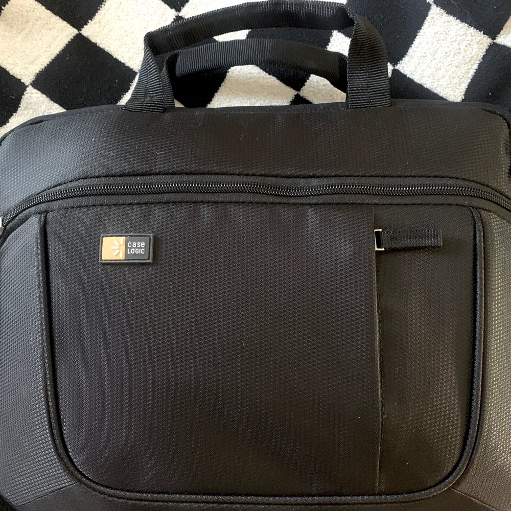 Case Logic 14.1” laptop and IPad slim case
